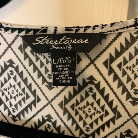 Patterned Tank Top - Picture 2 of 3